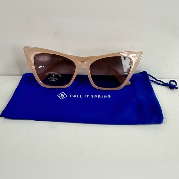 😎 Stylish and Chic! New Call It Spring Beige Sunglasses 🕶️ - Picture 1 of 4